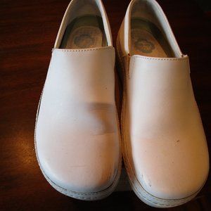 Women's White Nurse Shoes Size 8